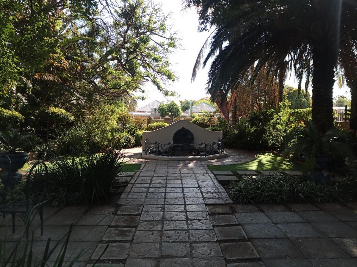 Cecil John Rhodes Guest House Kimberley Esterno foto